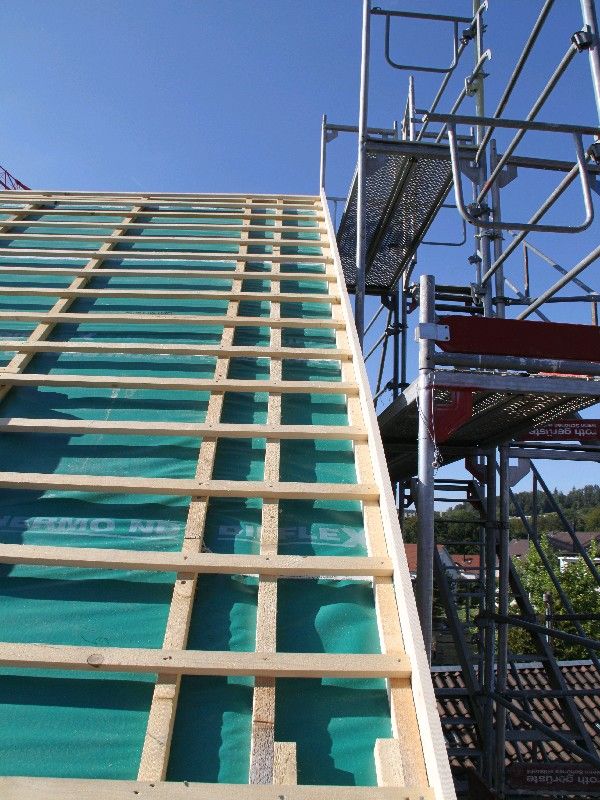 Neue Dachlattung am Ort